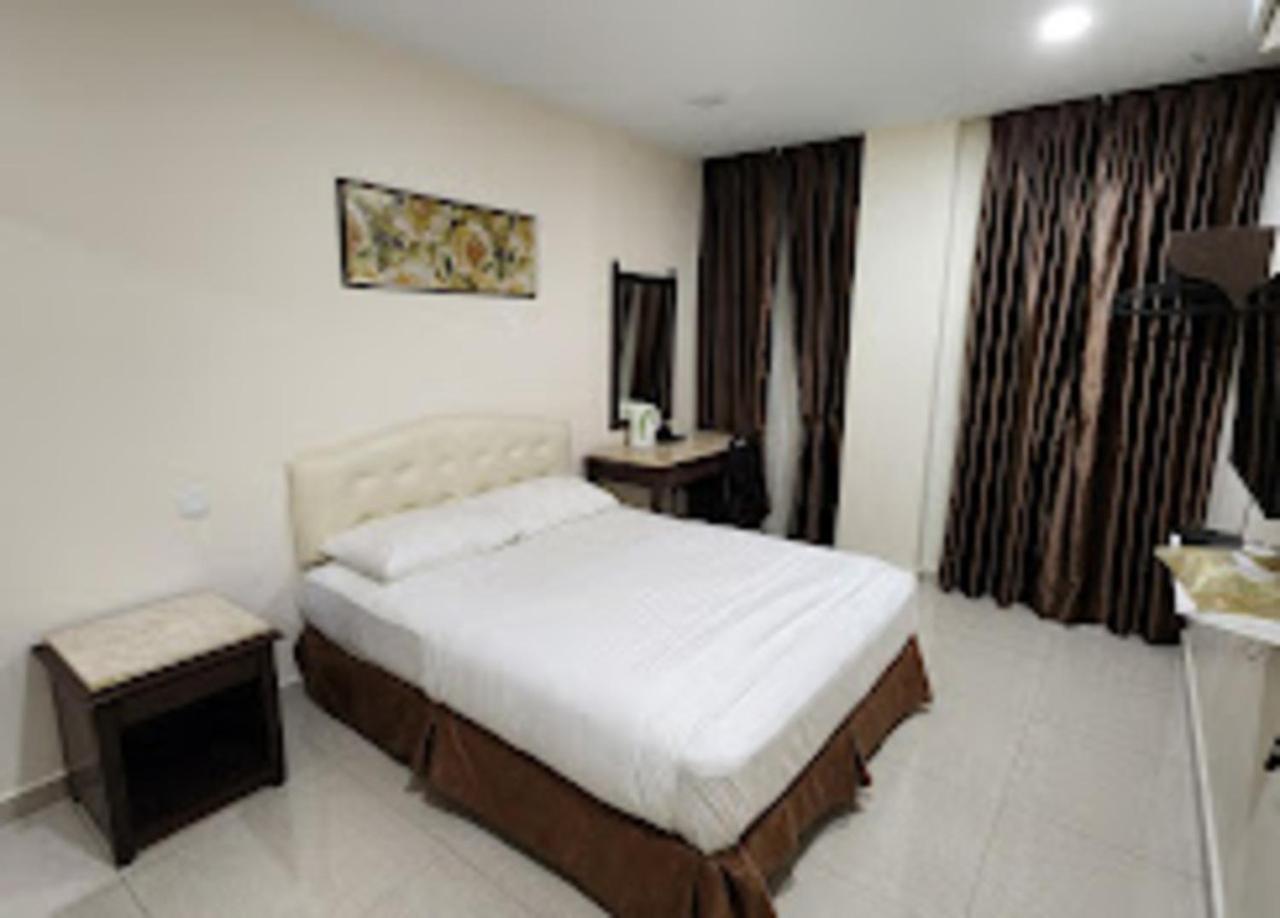 Sam Hotel Sitiawan Exterior photo