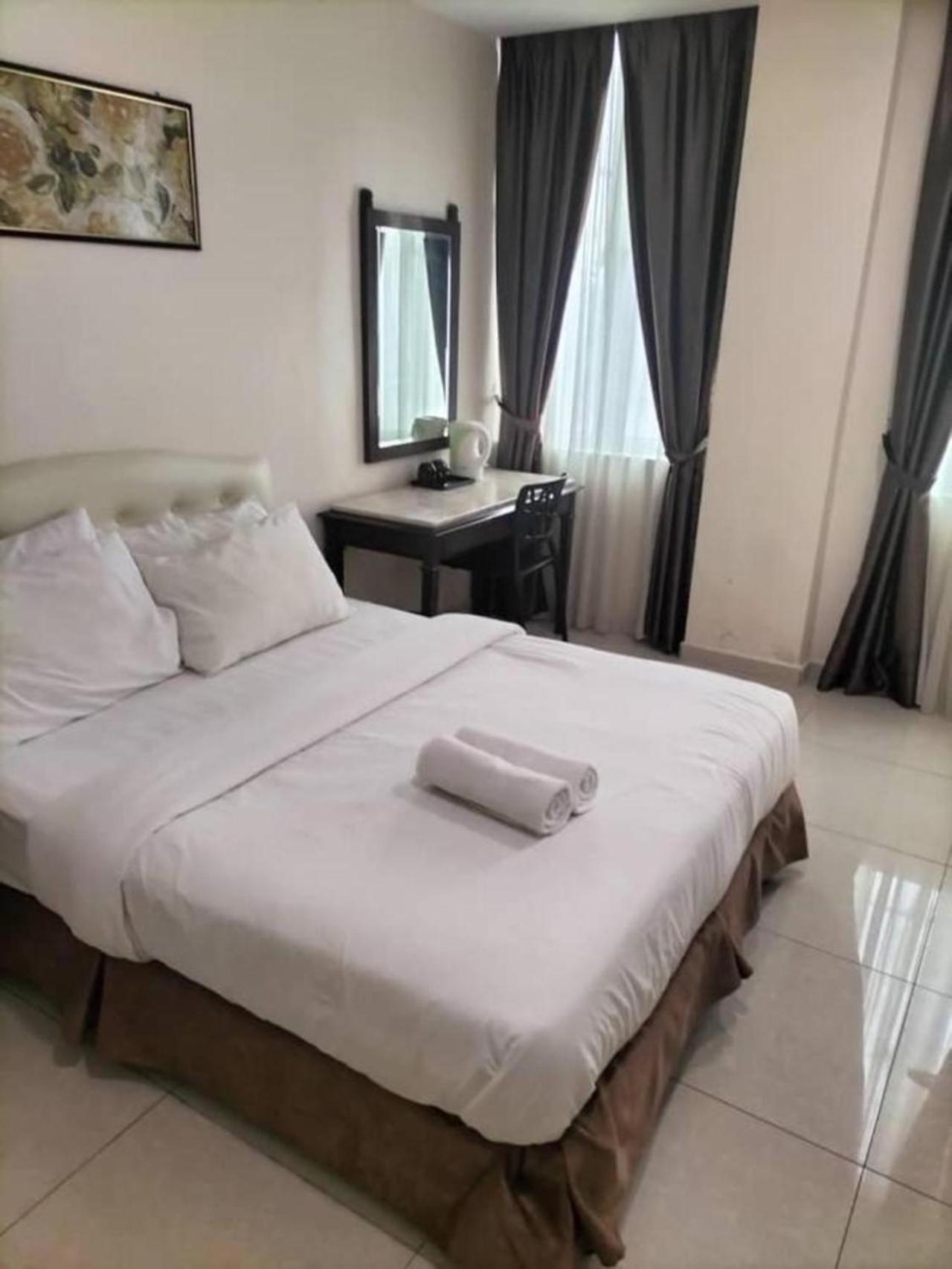 Sam Hotel Sitiawan Exterior photo