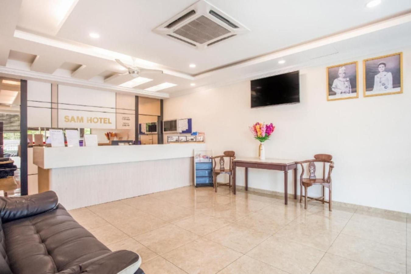 Sam Hotel Sitiawan Exterior photo
